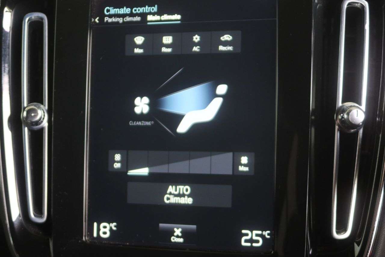 2022 VOLVO XC40 2022 VOLVO XC40