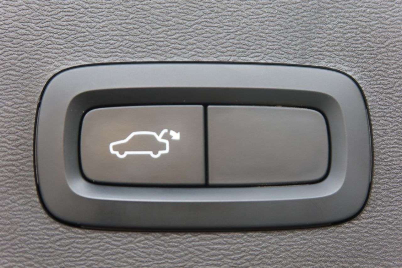 2022 VOLVO XC40 2022 VOLVO XC40