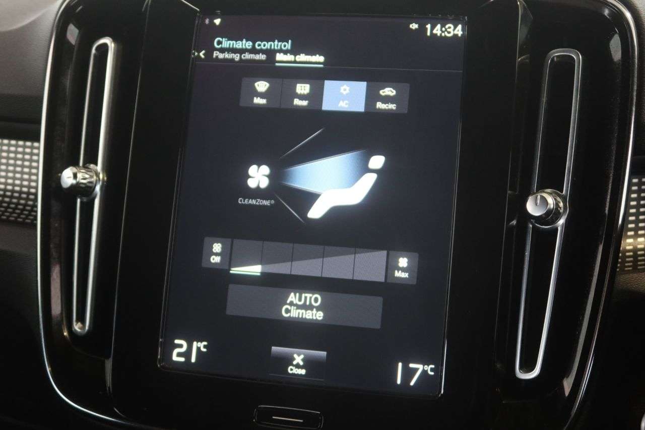 2022 VOLVO XC40 2022 VOLVO XC40