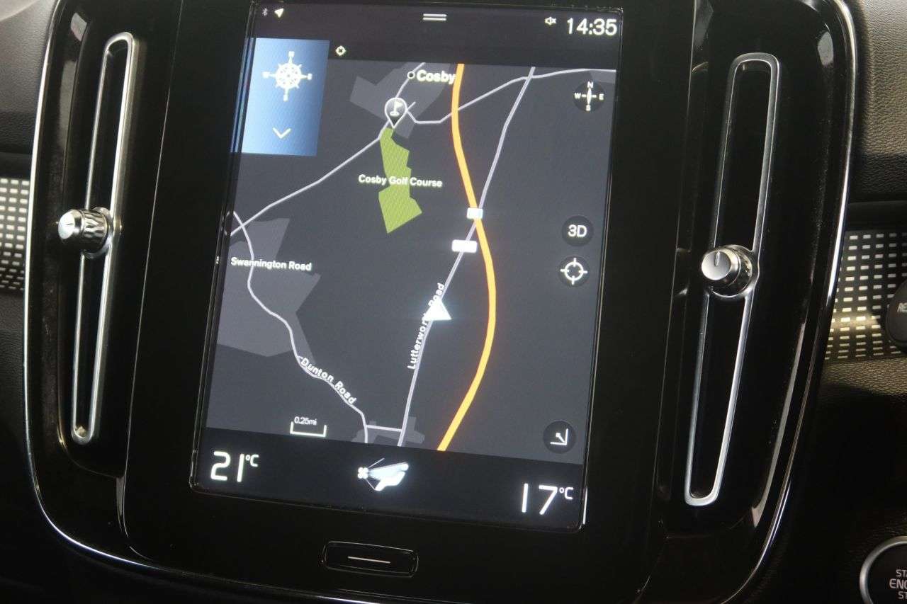 2022 VOLVO XC40 2022 VOLVO XC40