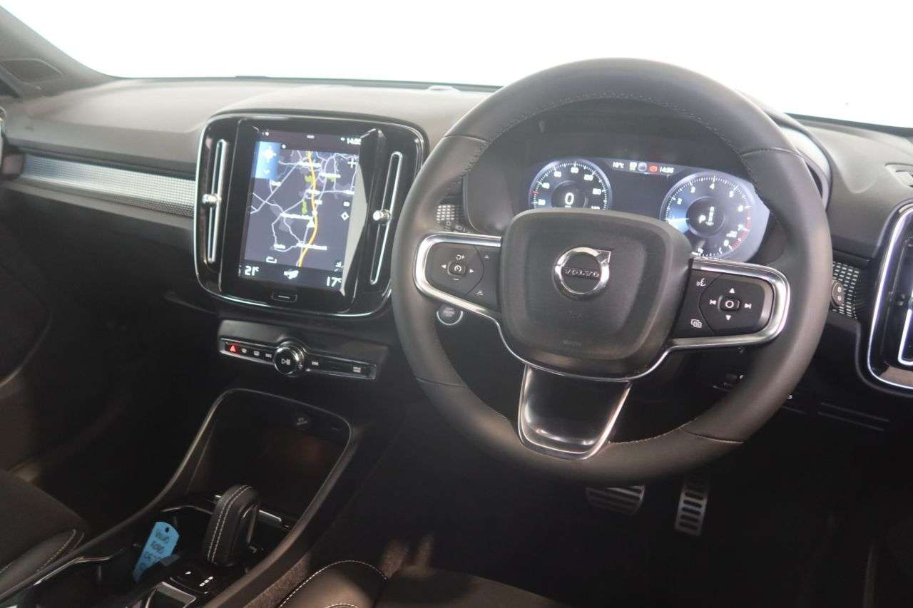 2022 VOLVO XC40 2022 VOLVO XC40