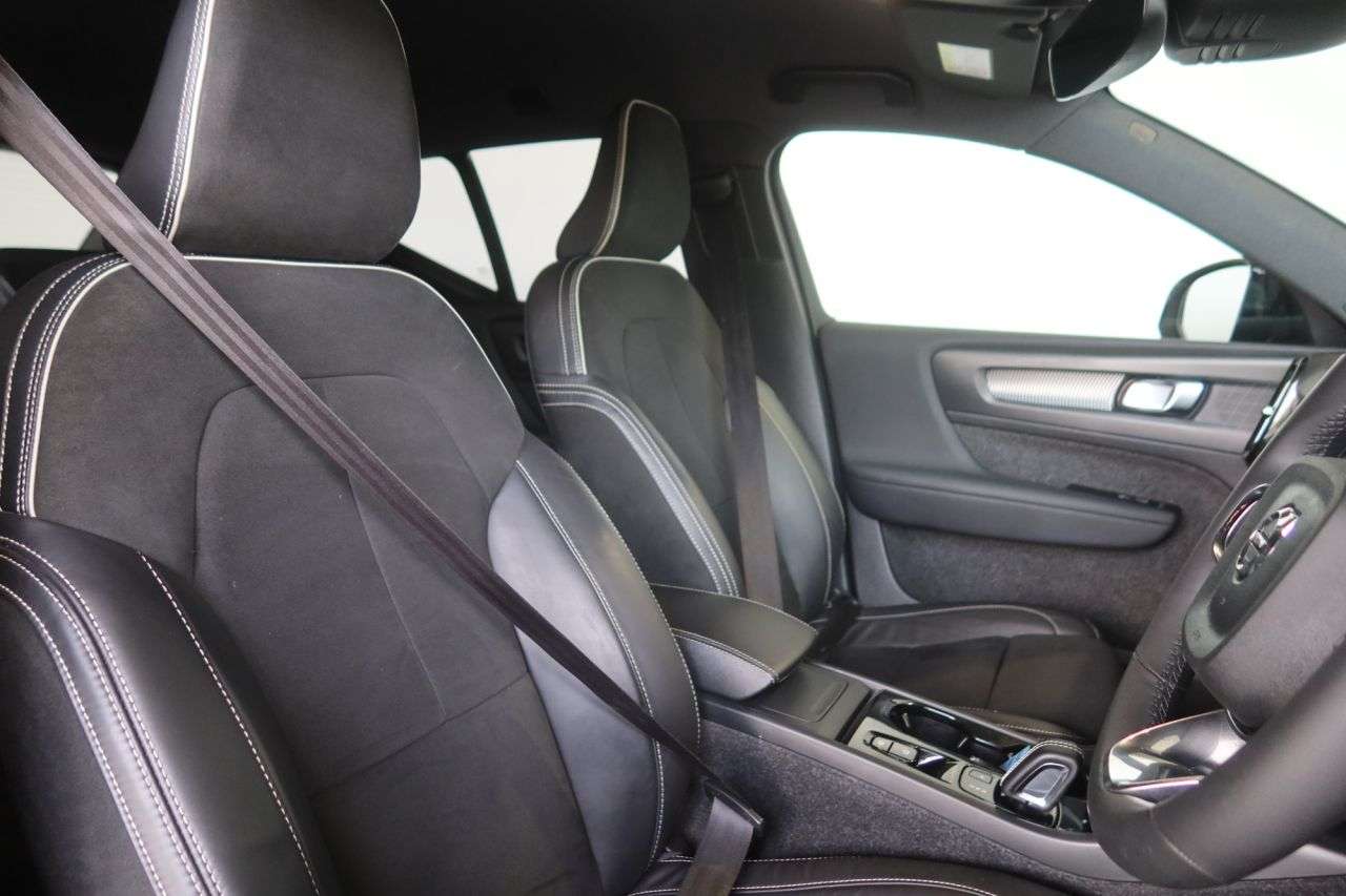 2022 VOLVO XC40 2022 VOLVO XC40
