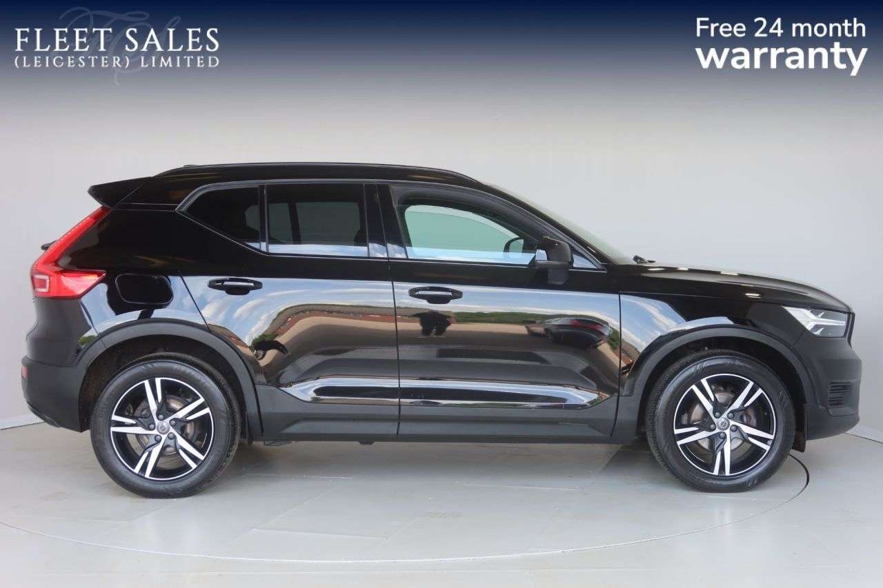 A 2022 VOLVO XC40 1.5 T3 R-Design SUV 5dr Petrol Auto Euro 6 (s/s) (163 ps) OPTICAL REAR SENS A 2022 VOLVO XC40 1.5 T3 R-Design SUV 5dr Petrol Auto Euro 6 (s/s) (163 ps) OPTICAL REAR SENS
