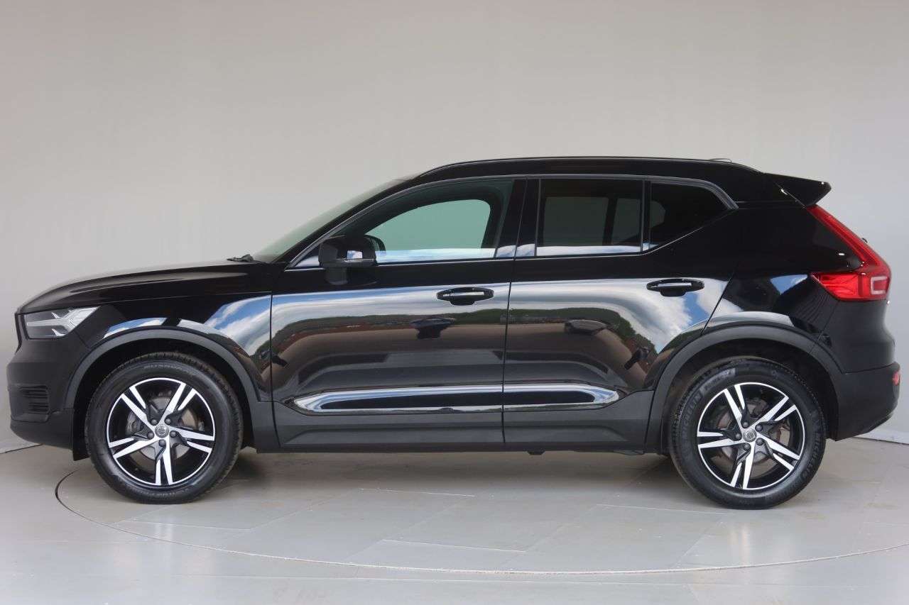 2022 VOLVO XC40 2022 VOLVO XC40