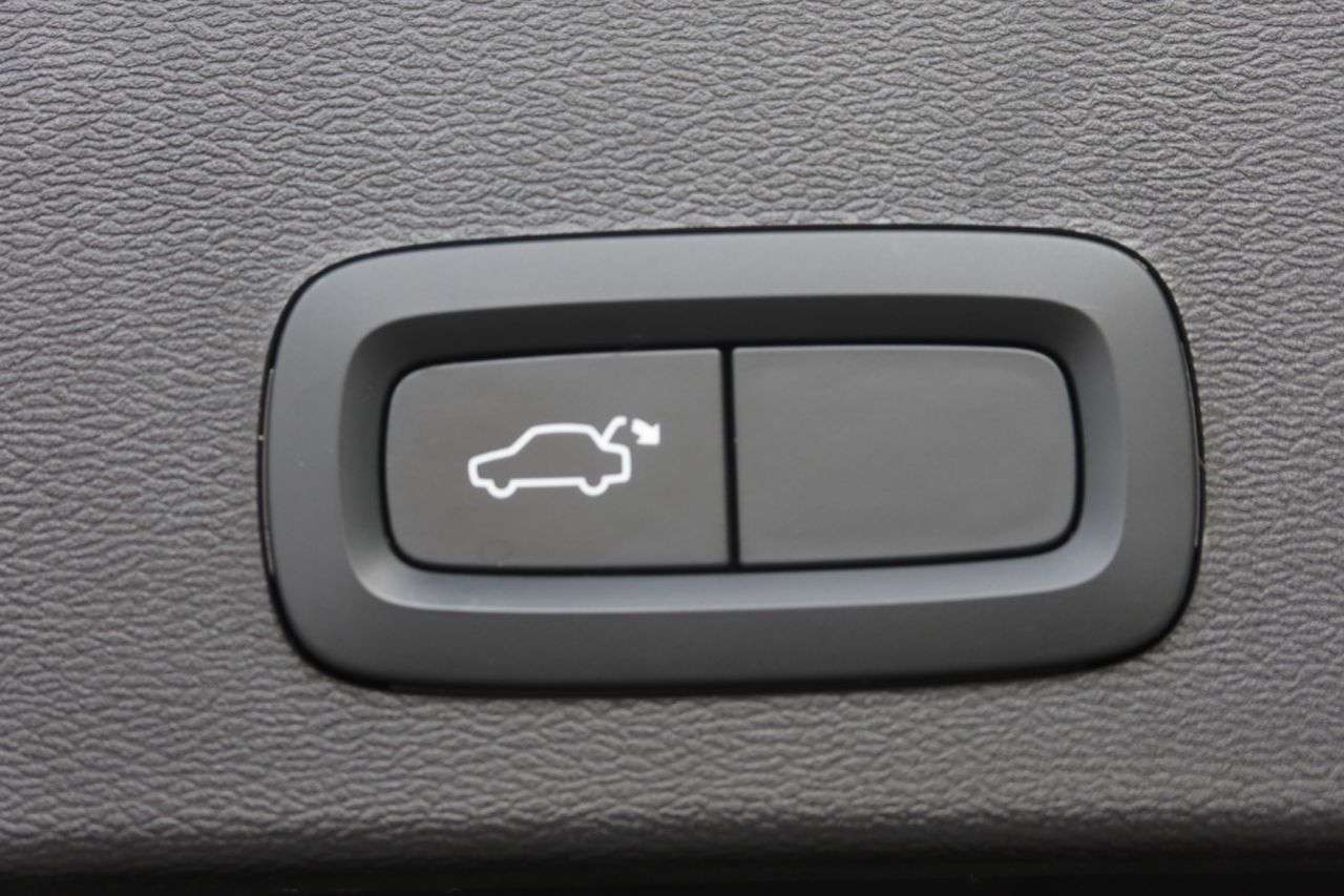 2022 VOLVO XC40 2022 VOLVO XC40