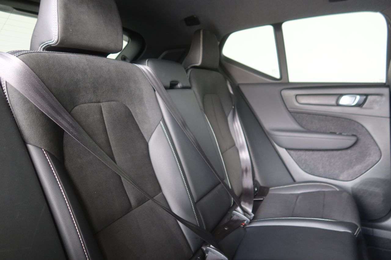 2022 VOLVO XC40 2022 VOLVO XC40