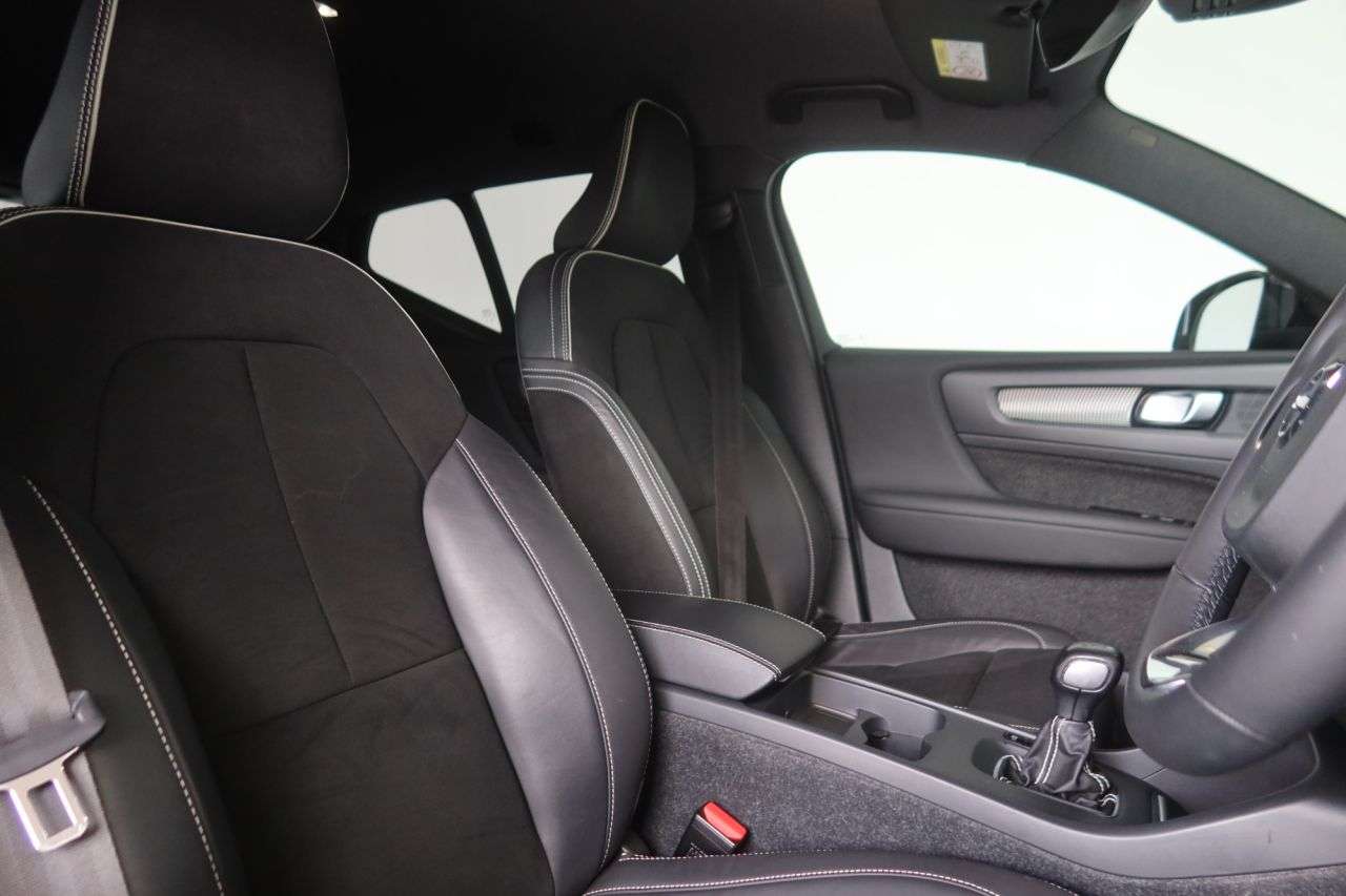 2022 VOLVO XC40 2022 VOLVO XC40