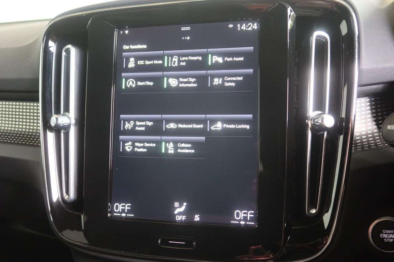 2022 VOLVO XC40 2022 VOLVO XC40