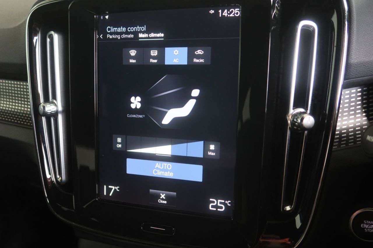 2022 VOLVO XC40 2022 VOLVO XC40