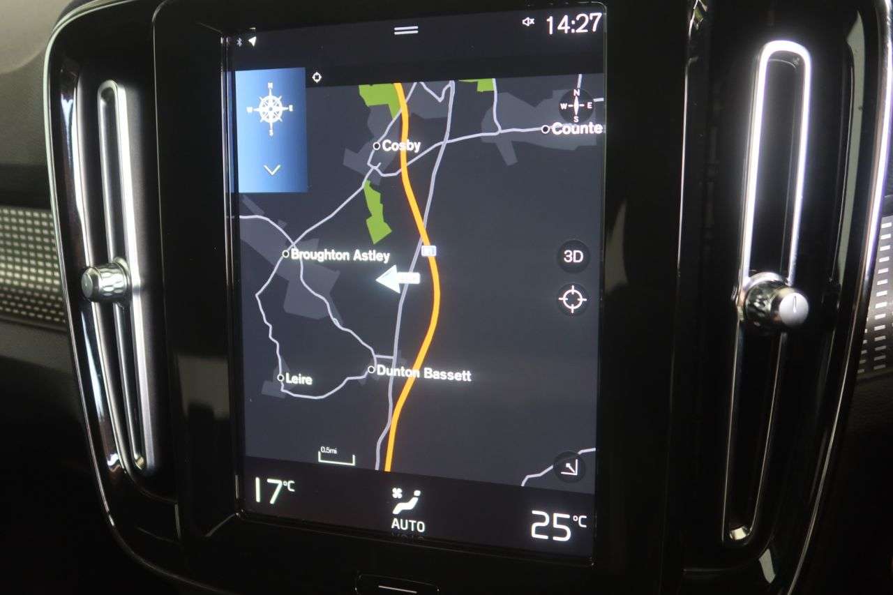 2022 VOLVO XC40 2022 VOLVO XC40