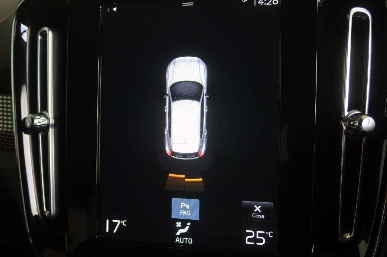 2022 VOLVO XC40 2022 VOLVO XC40