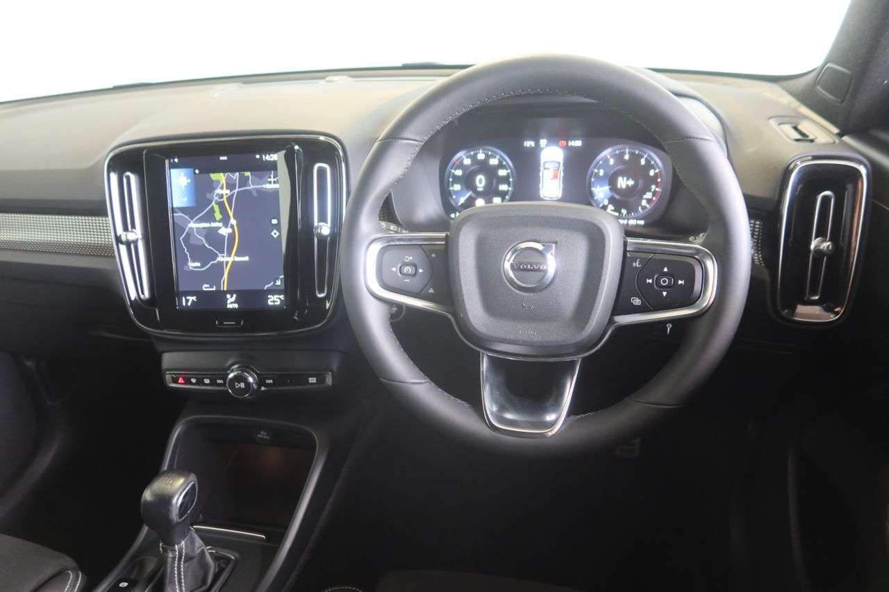 2022 VOLVO XC40 2022 VOLVO XC40