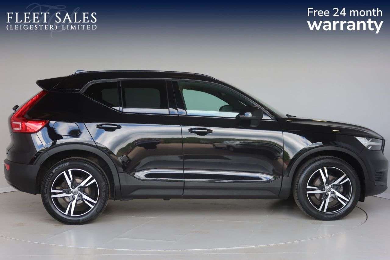 A 2022 VOLVO XC40 1.5 T3 R-Design SUV 5dr Petrol Manual Euro 6 (s/s) (163 ps) OPTICAL REAR SE A 2022 VOLVO XC40 1.5 T3 R-Design SUV 5dr Petrol Manual Euro 6 (s/s) (163 ps) OPTICAL REAR SE
