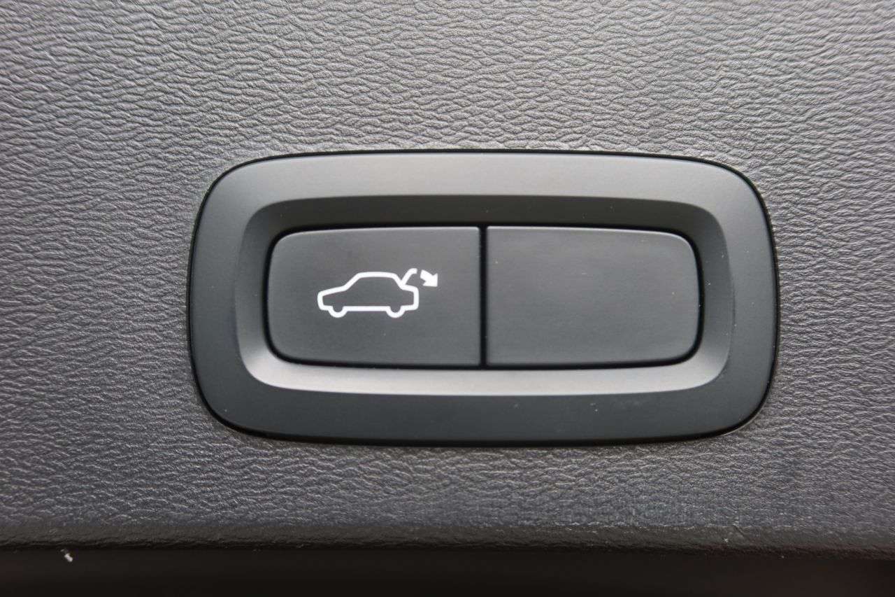 2022 VOLVO XC40 2022 VOLVO XC40
