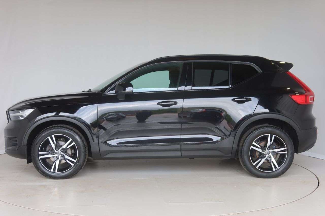 2022 VOLVO XC40 2022 VOLVO XC40