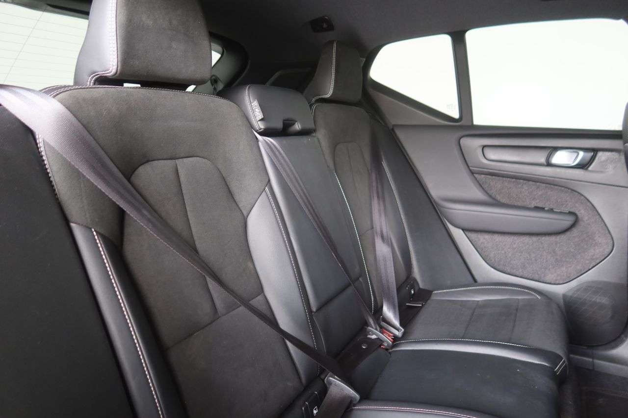 2022 VOLVO XC40 2022 VOLVO XC40