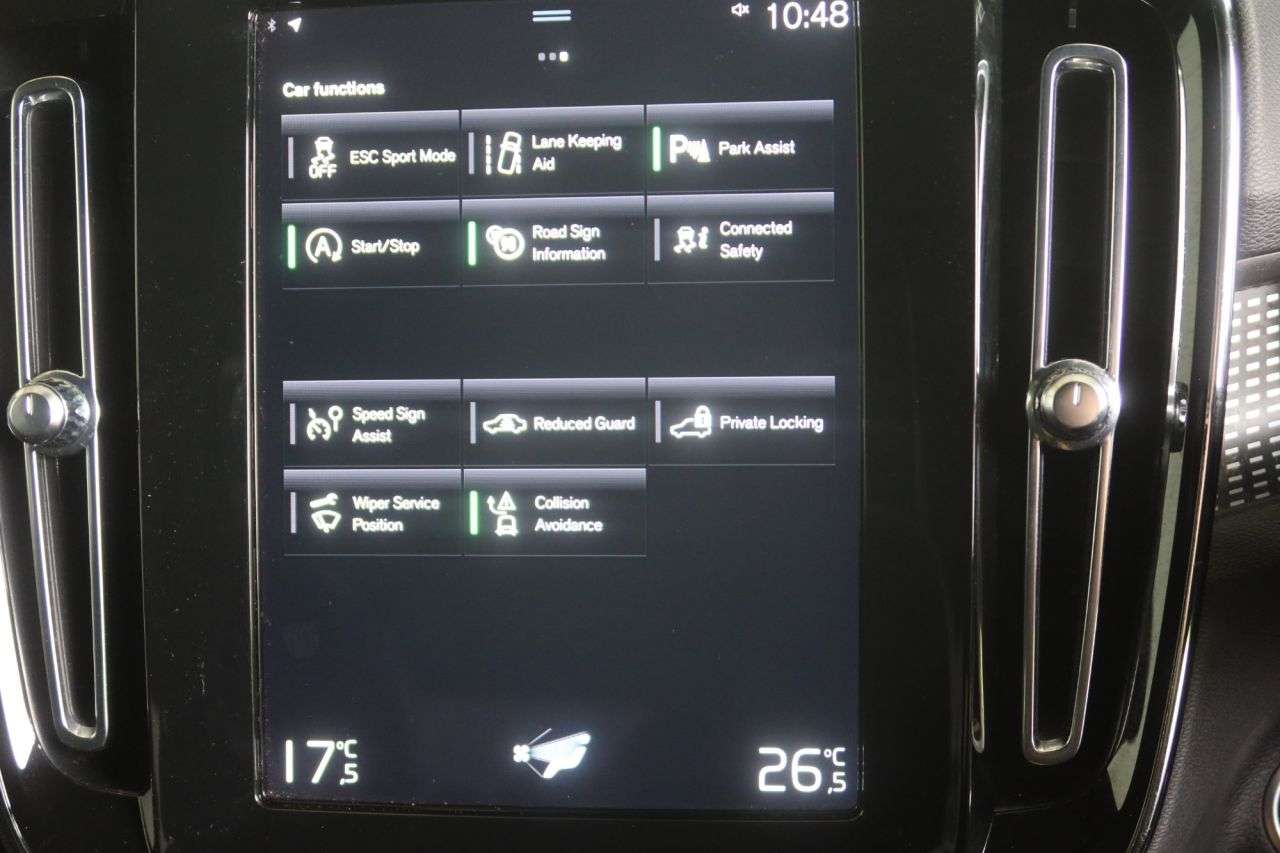 2022 VOLVO XC40 2022 VOLVO XC40