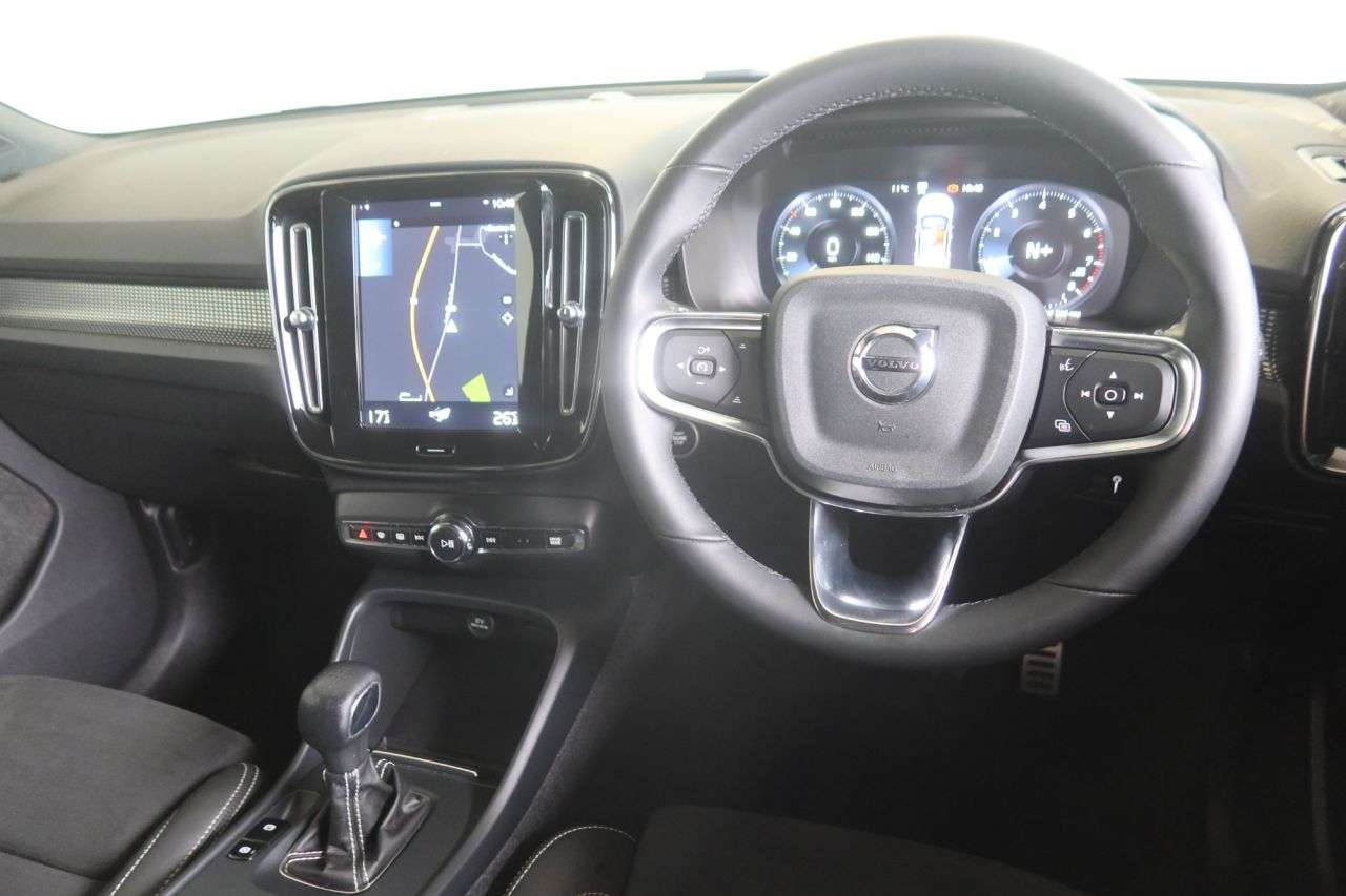 2022 VOLVO XC40 2022 VOLVO XC40