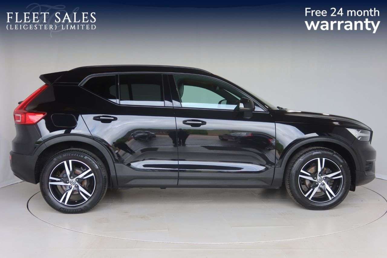 A 2022 VOLVO XC40 1.5 T3 R-Design SUV 5dr Petrol Manual Euro 6 (s/s) (163 ps) OPTICAL REAR SE A 2022 VOLVO XC40 1.5 T3 R-Design SUV 5dr Petrol Manual Euro 6 (s/s) (163 ps) OPTICAL REAR SE