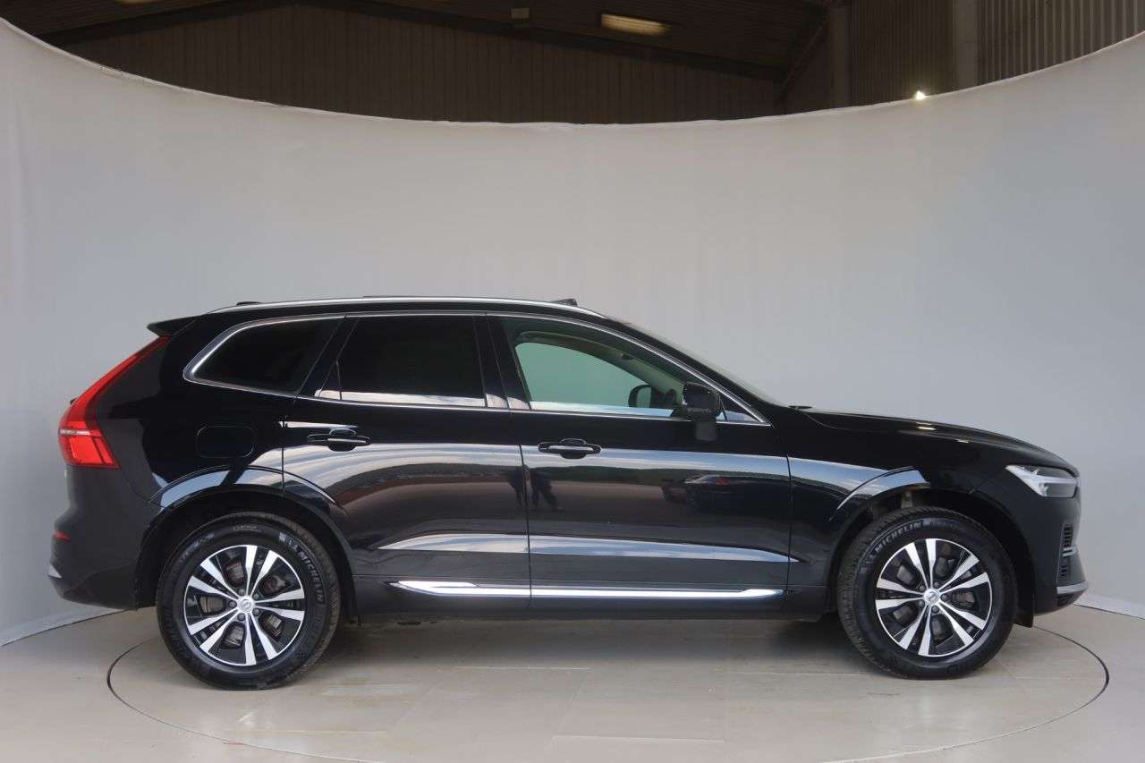 A 2022 VOLVO XC60 2.0h T6 Recharge 18.8kWh Core SUV 5dr Petrol Plug-in Hybrid Auto AWD Euro 6 A 2022 VOLVO XC60 2.0h T6 Recharge 18.8kWh Core SUV 5dr Petrol Plug-in Hybrid Auto AWD Euro 6