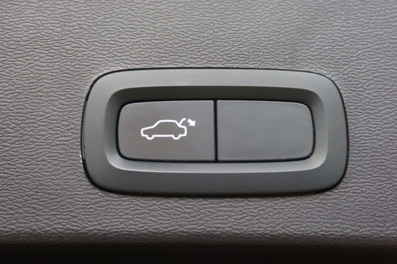 2021 VOLVO XC40 2021 VOLVO XC40