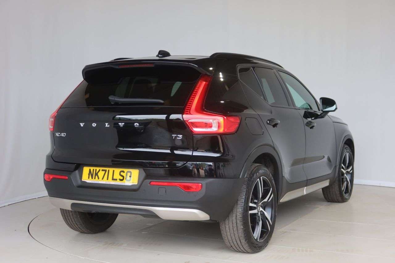 2021 VOLVO XC40 2021 VOLVO XC40