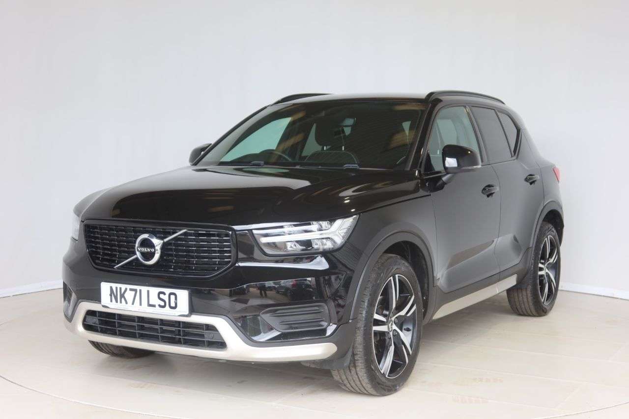A 2021 VOLVO XC40 1.5 T3 R-Design SUV 5dr Petrol Auto Euro 6 (s/s) (163 ps) OPTICAL REAR SENS A 2021 VOLVO XC40 1.5 T3 R-Design SUV 5dr Petrol Auto Euro 6 (s/s) (163 ps) OPTICAL REAR SENS