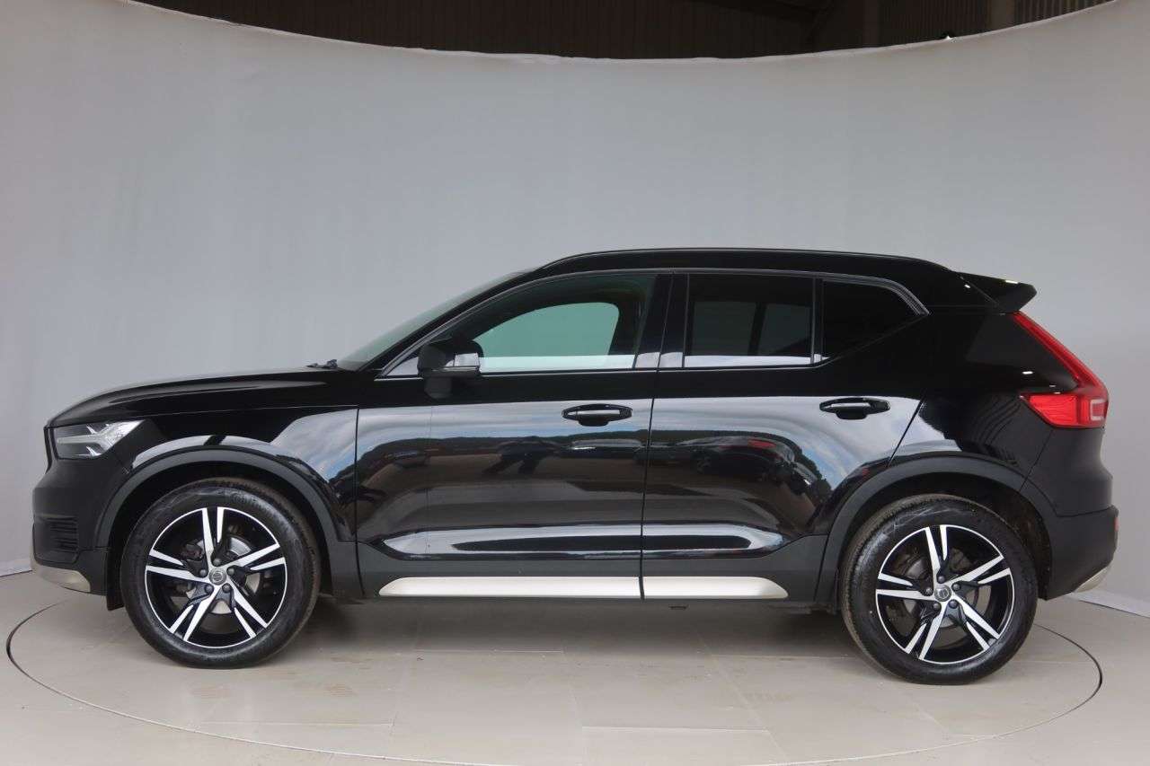 2021 VOLVO XC40 2021 VOLVO XC40