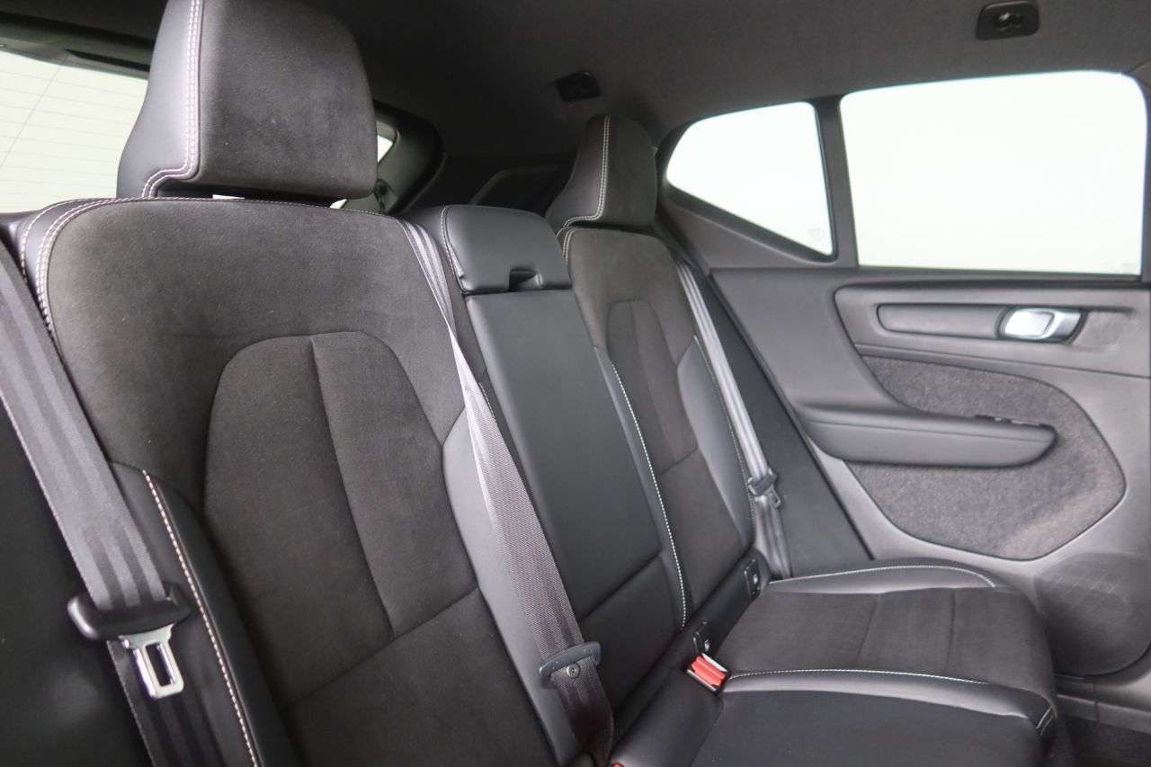2021 VOLVO XC40 2021 VOLVO XC40