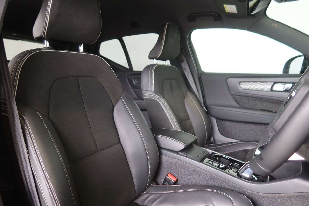 2021 VOLVO XC40 2021 VOLVO XC40