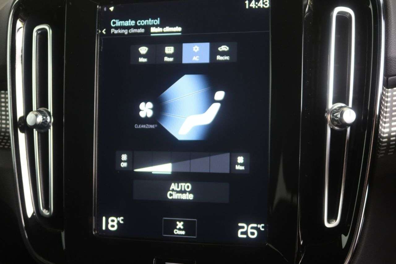 2021 VOLVO XC40 2021 VOLVO XC40