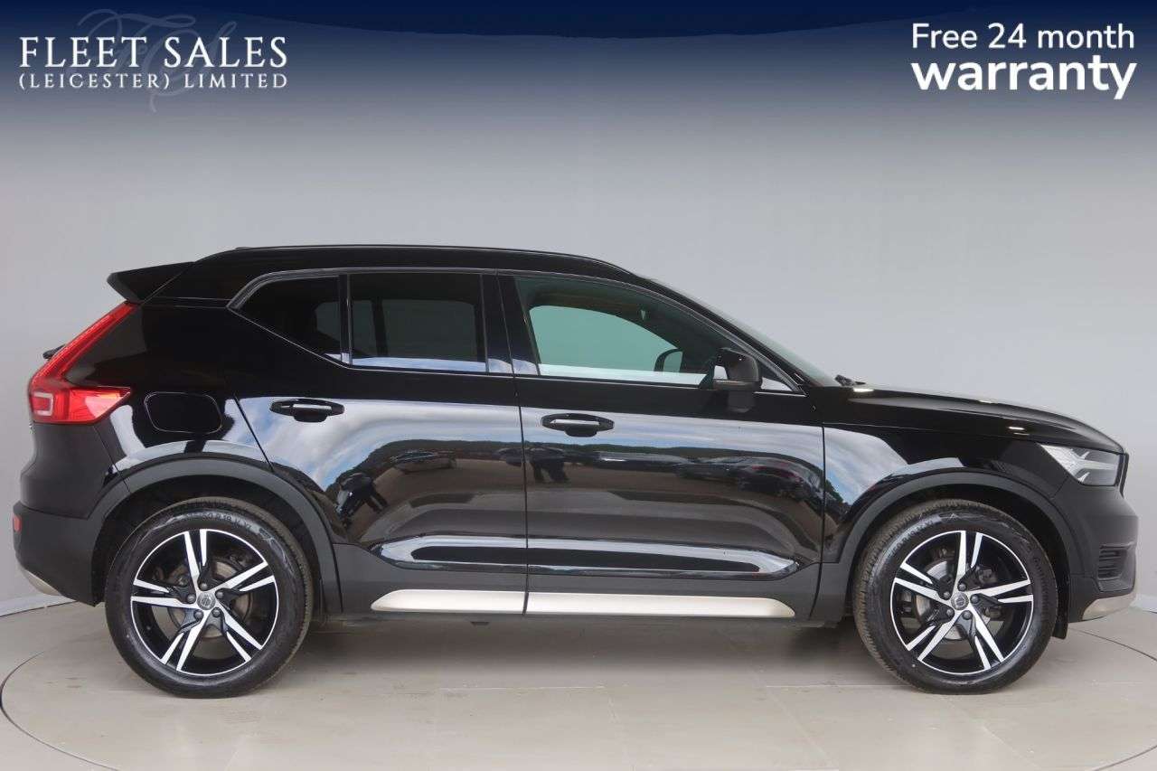 A 2021 VOLVO XC40 1.5 T3 R-Design SUV 5dr Petrol Auto Euro 6 (s/s) (163 ps) OPTICAL REAR SENS A 2021 VOLVO XC40 1.5 T3 R-Design SUV 5dr Petrol Auto Euro 6 (s/s) (163 ps) OPTICAL REAR SENS