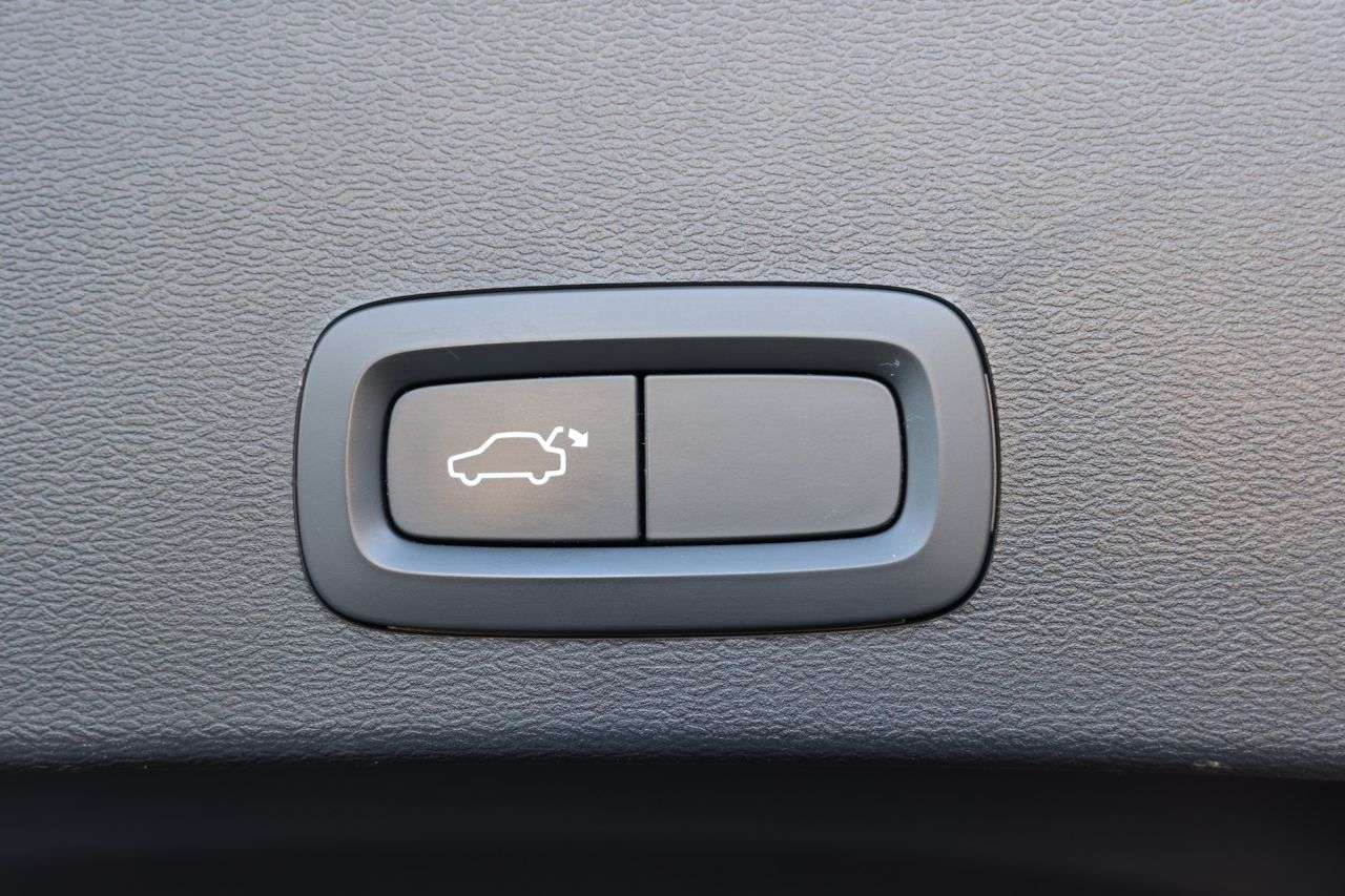 2021 VOLVO XC40 2021 VOLVO XC40