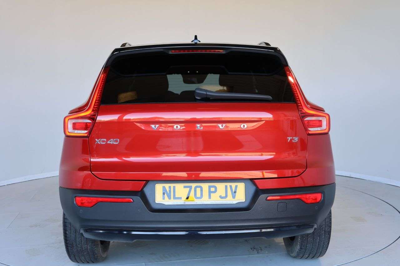 2021 VOLVO XC40 2021 VOLVO XC40