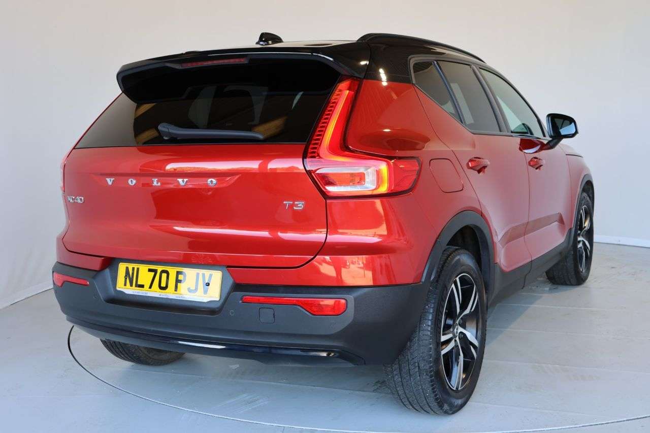 2021 VOLVO XC40 2021 VOLVO XC40