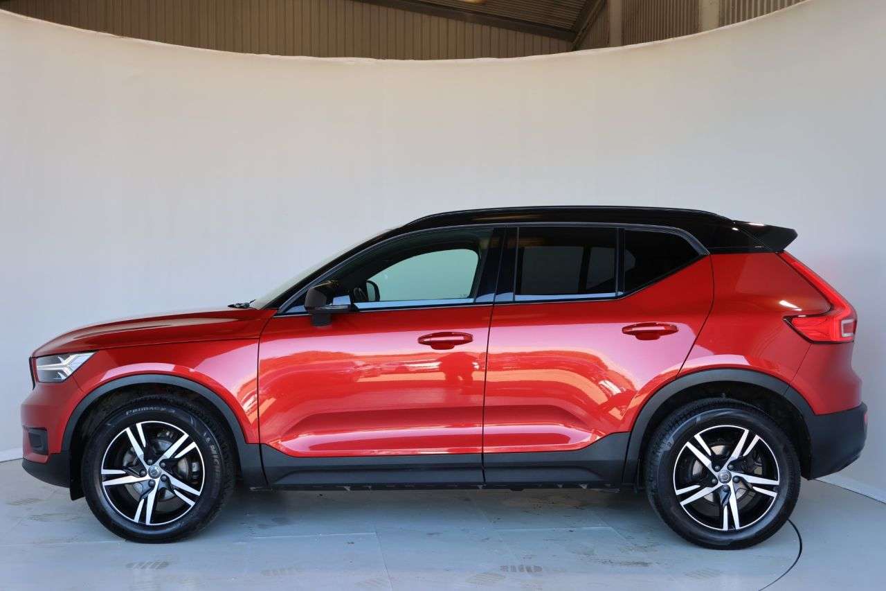 2021 VOLVO XC40 2021 VOLVO XC40