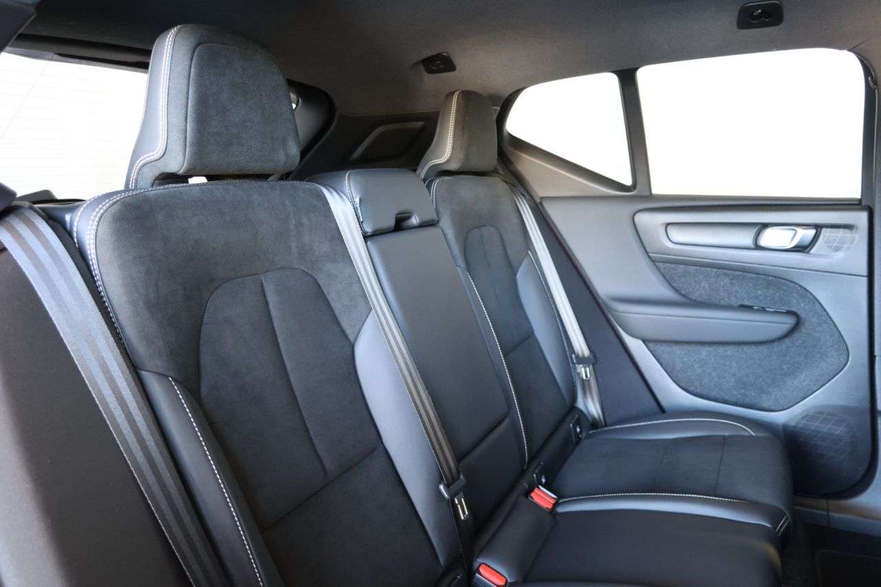 2021 VOLVO XC40 2021 VOLVO XC40