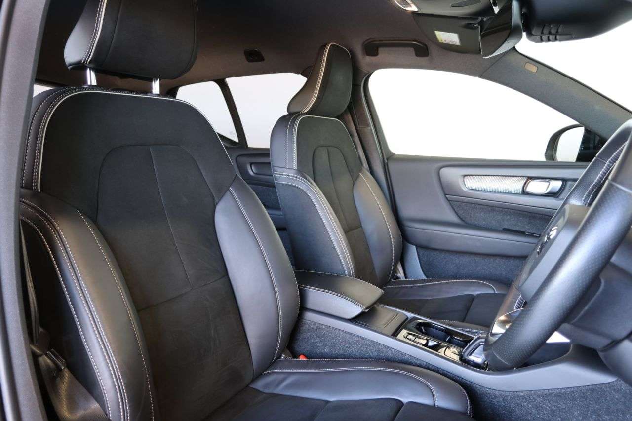 2021 VOLVO XC40 2021 VOLVO XC40