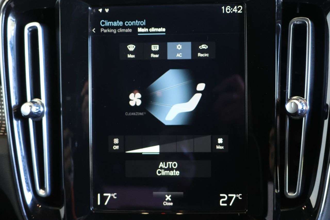 2021 VOLVO XC40 2021 VOLVO XC40