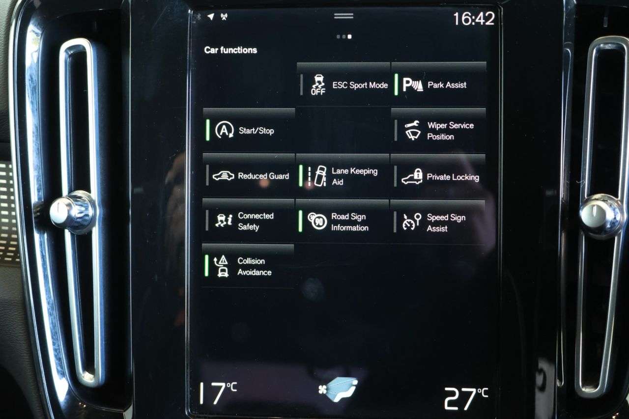 2021 VOLVO XC40 2021 VOLVO XC40