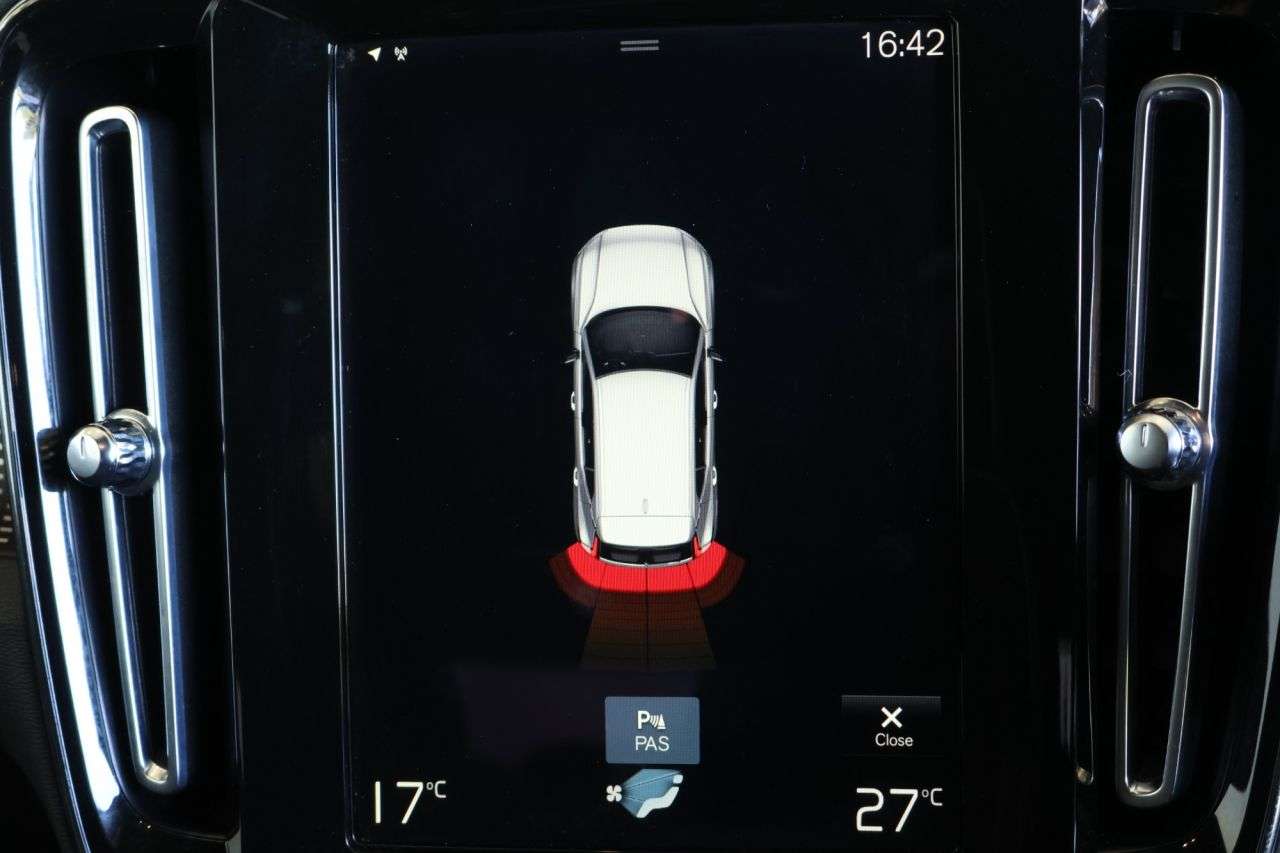 2021 VOLVO XC40 2021 VOLVO XC40