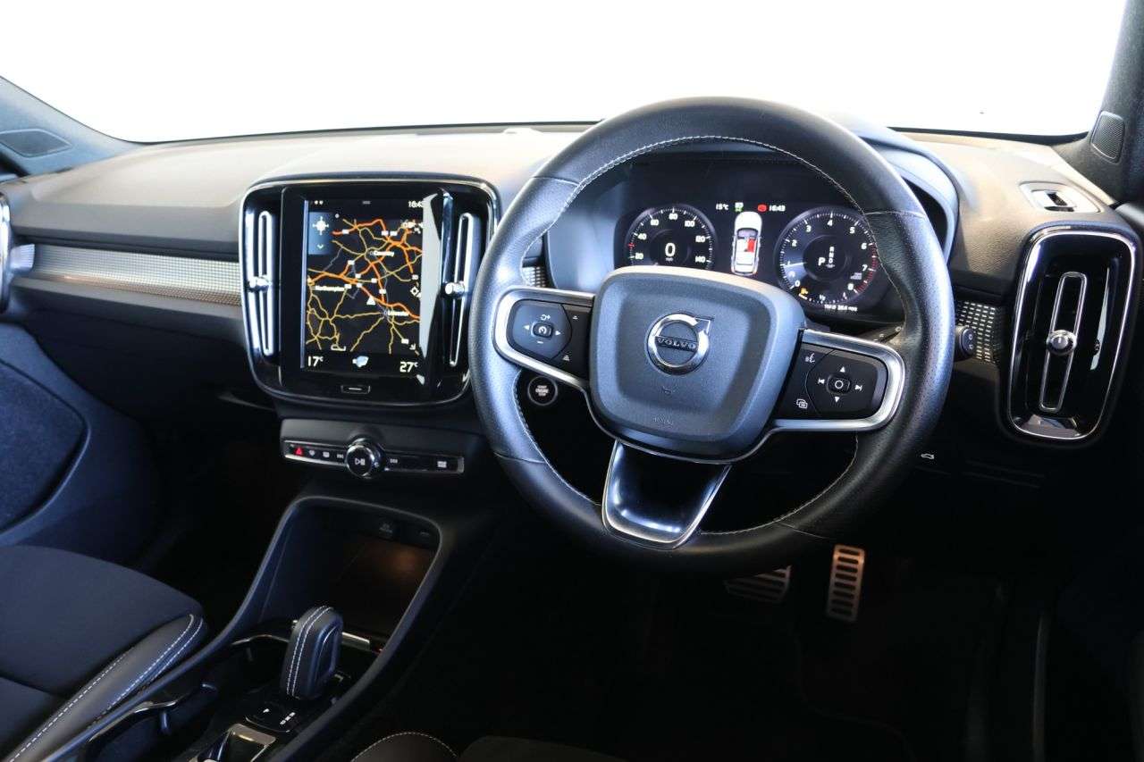 2021 VOLVO XC40 2021 VOLVO XC40