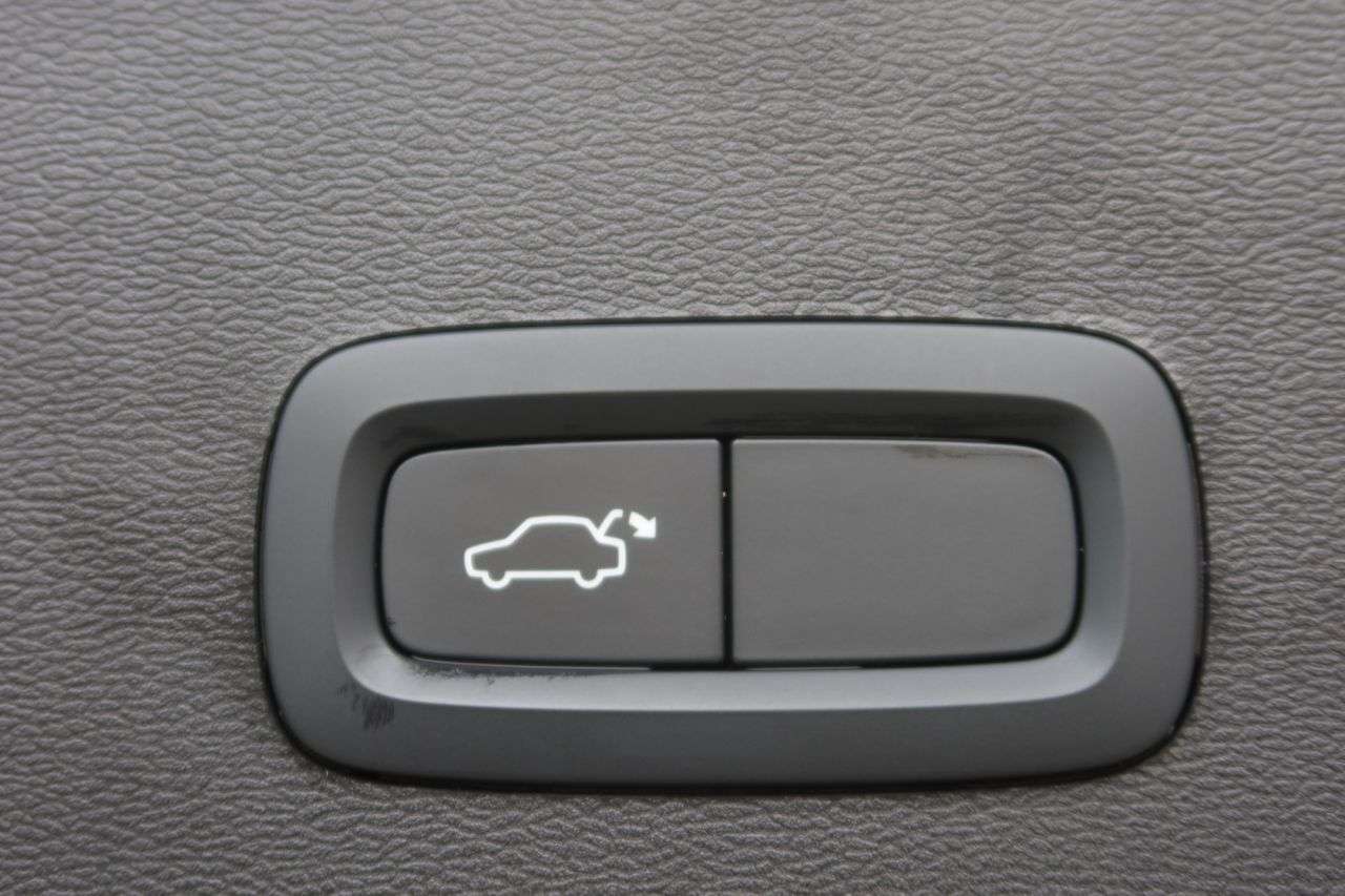 2022 VOLVO XC40 2022 VOLVO XC40