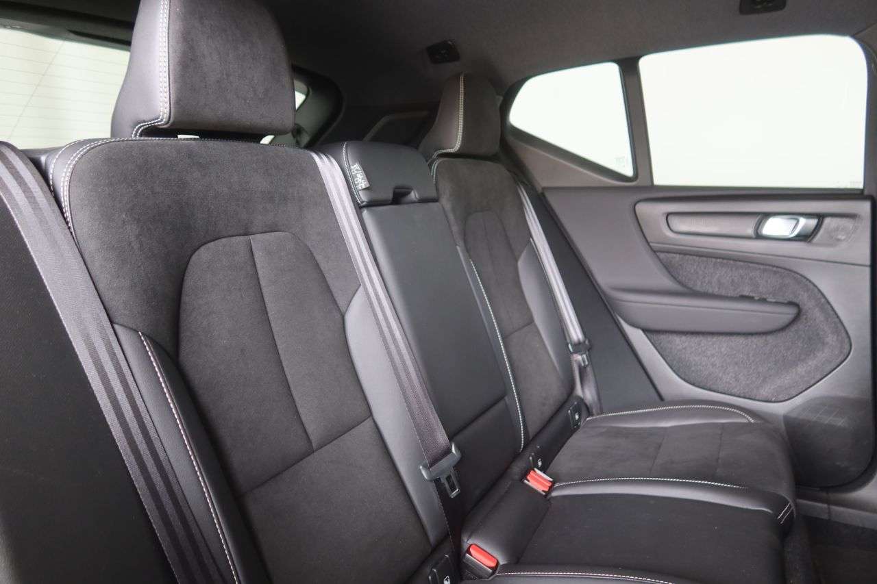 2022 VOLVO XC40 2022 VOLVO XC40