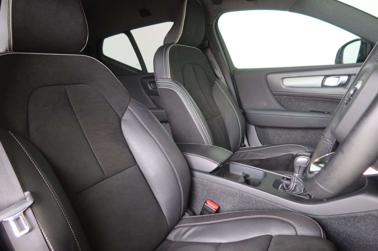 2022 VOLVO XC40 2022 VOLVO XC40