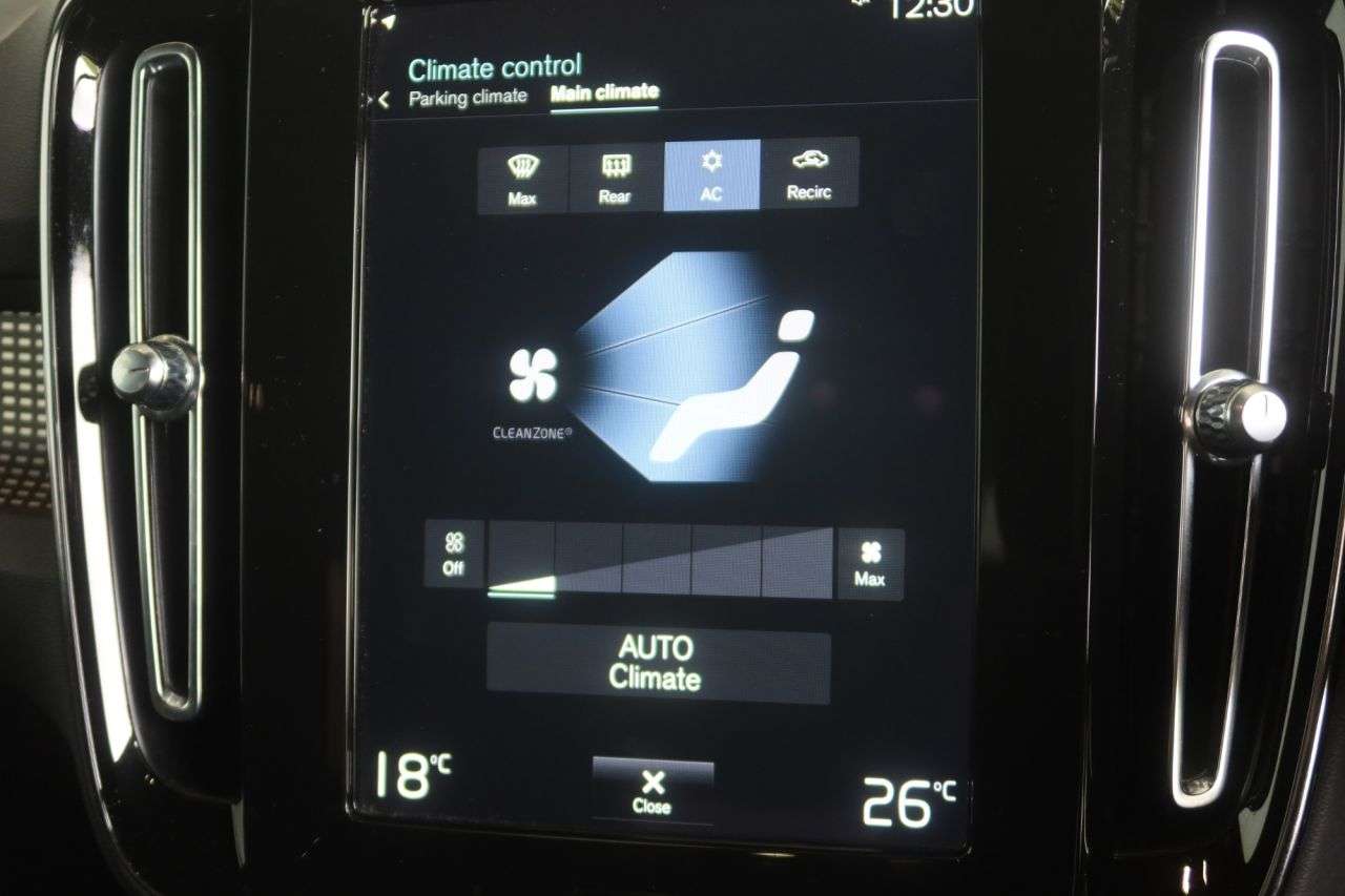 2022 VOLVO XC40 2022 VOLVO XC40