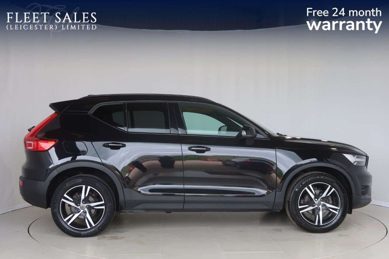 A 2022 VOLVO XC40 1.5 T3 R-Design SUV 5dr Petrol Manual Euro 6 (s/s) (163 ps) OPTICAL REAR SE A 2022 VOLVO XC40 1.5 T3 R-Design SUV 5dr Petrol Manual Euro 6 (s/s) (163 ps) OPTICAL REAR SE