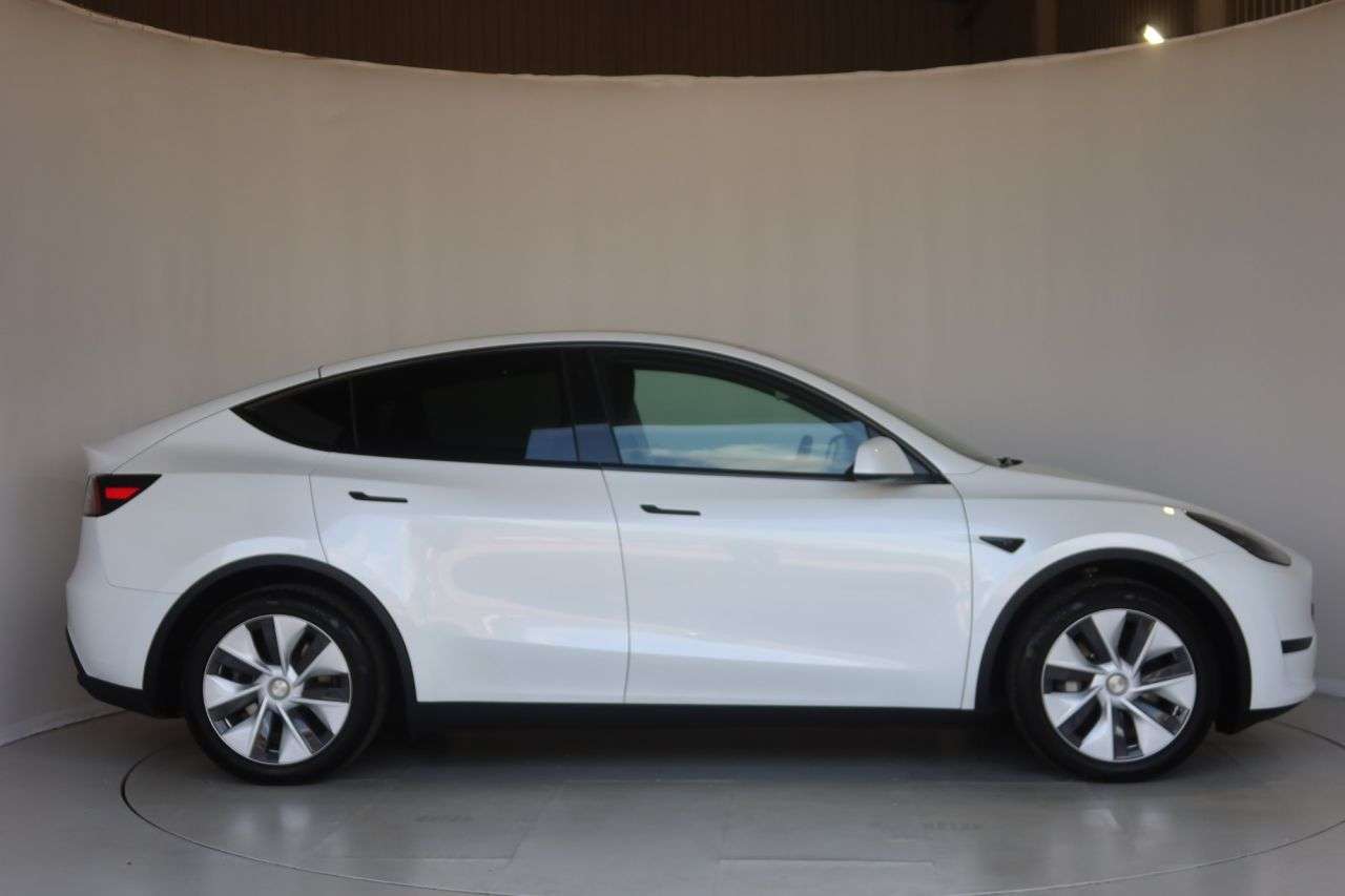 A 2024 TESLA MODEL Y SUV 5dr Electric Auto RWD (346 ps) HEATED STEERING WHEEL A 2024 TESLA MODEL Y SUV 5dr Electric Auto RWD (346 ps) HEATED STEERING WHEEL