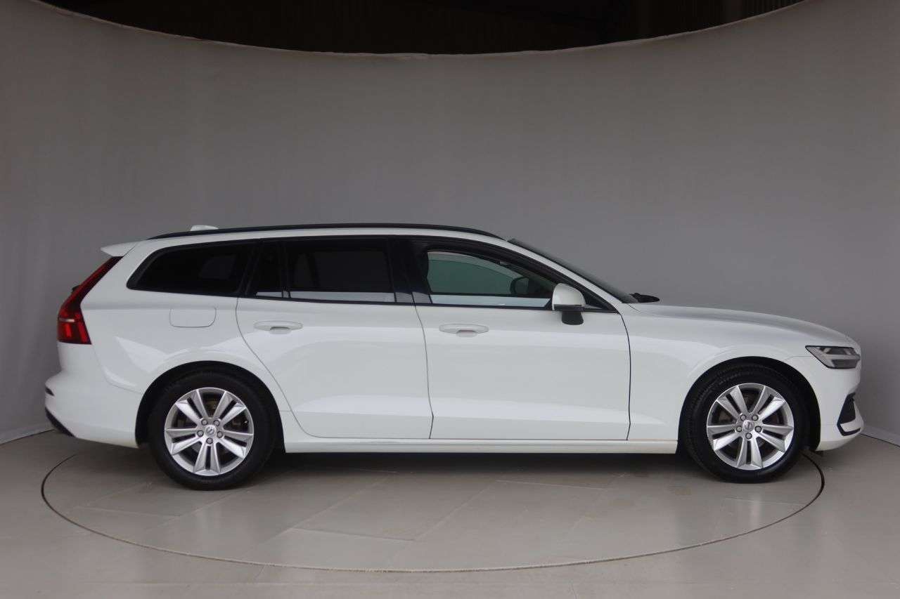 A 2019 VOLVO V60 2.0 D3 Momentum Plus Estate 5dr Diesel Manual Euro 6 (s/s) (150 ps) A 2019 VOLVO V60 2.0 D3 Momentum Plus Estate 5dr Diesel Manual Euro 6 (s/s) (150 ps)