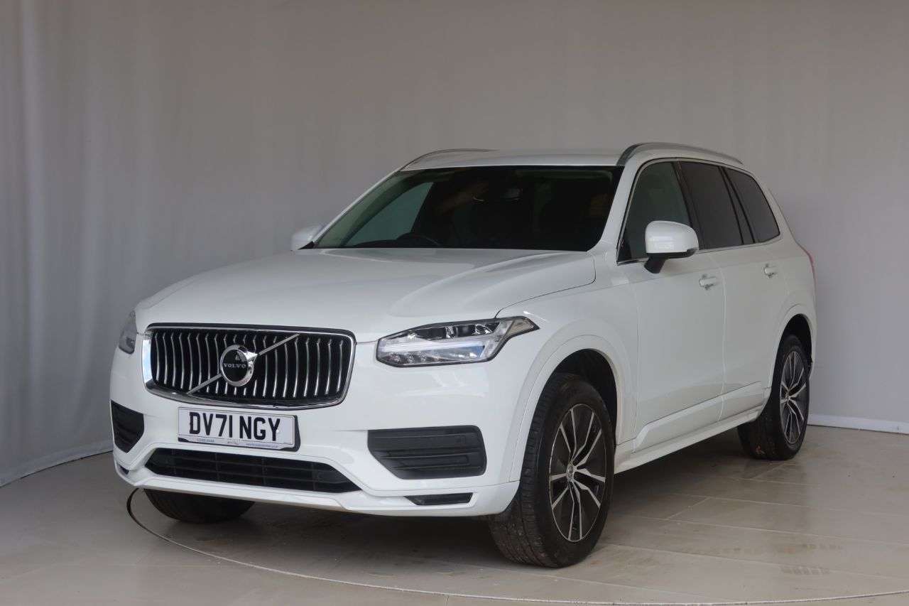 A 2021 VOLVO XC90 2.0 B5 MHEV Momentum SUV 5dr Diesel Hybrid Auto 4WD Euro 6 (s/s) (235 ps) R A 2021 VOLVO XC90 2.0 B5 MHEV Momentum SUV 5dr Diesel Hybrid Auto 4WD Euro 6 (s/s) (235 ps) R